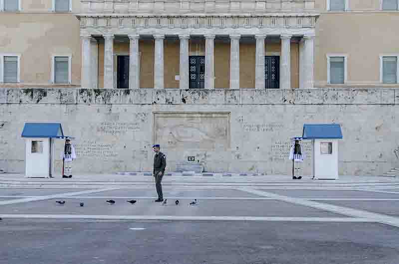 140 - Grecia - Atenas - El Parlamento y Evzones de guardia